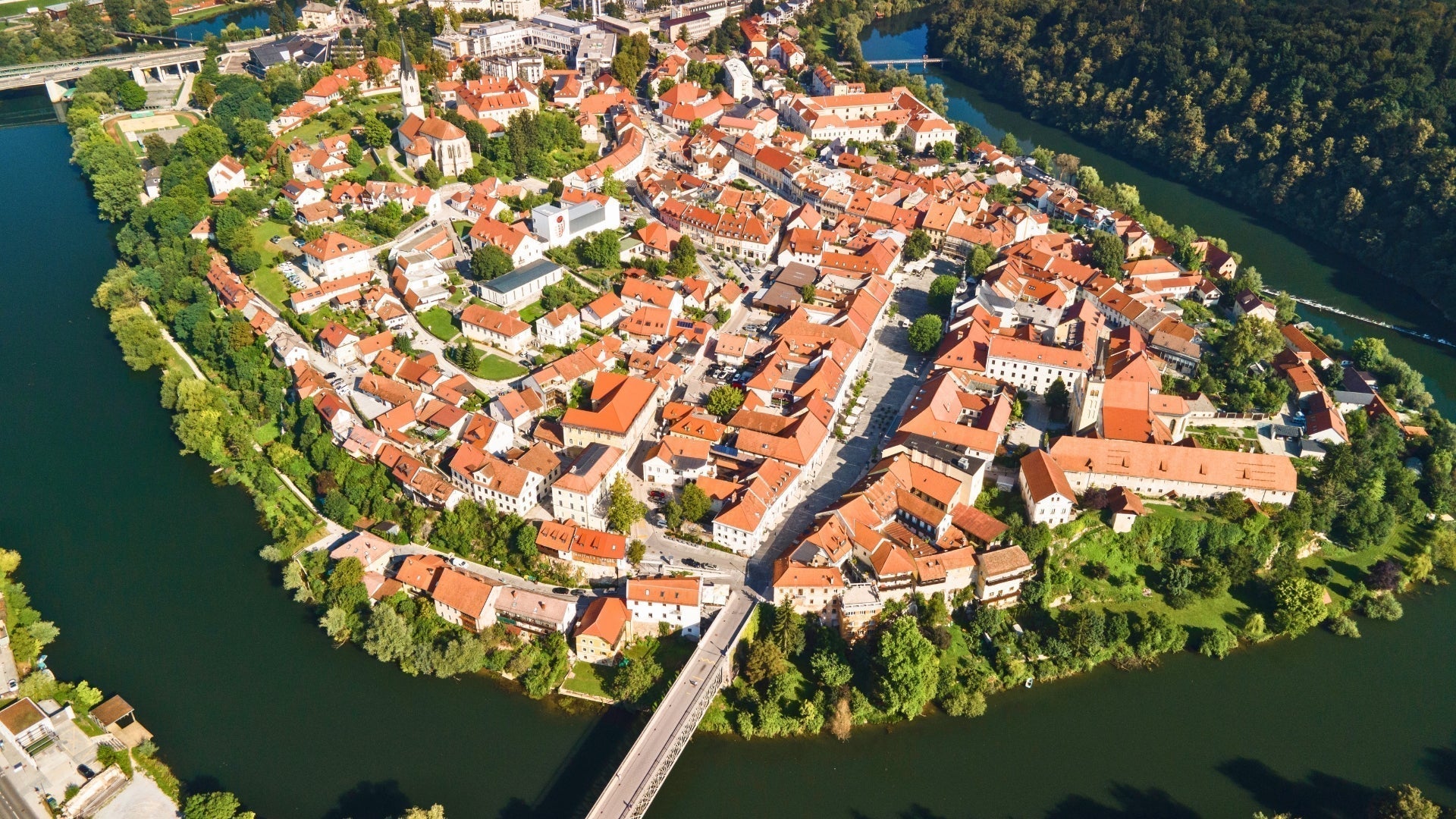 Brežice et la vallée de la rivière Krka — Eaux émeraude et moulins traditionnels