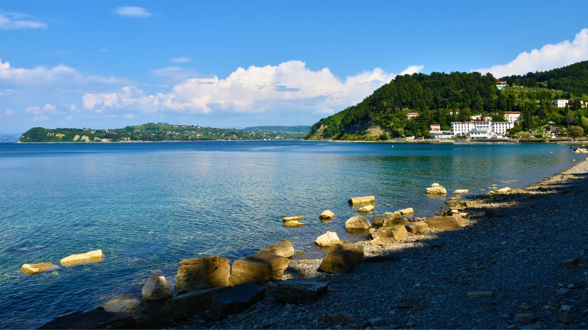 Bahía de Fiesa — La cala turquesa entre Piran y Strunjan