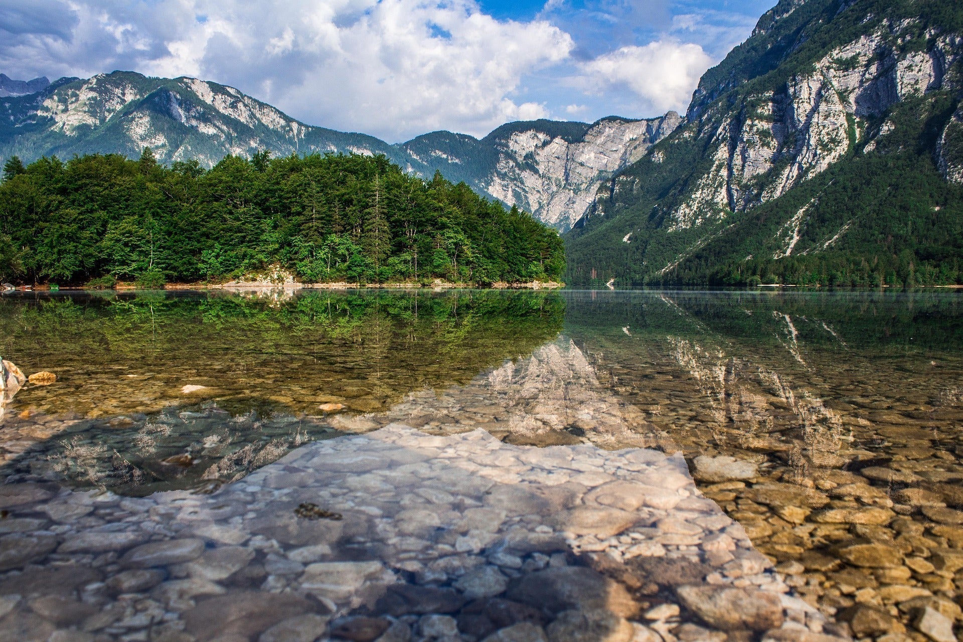 Lago de Bohinj — El lago glaciar más grande de Eslovenia