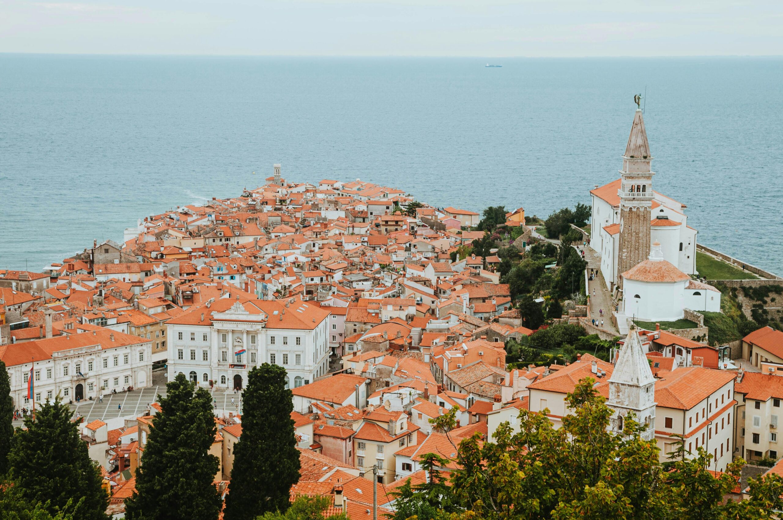 Costa de Piran – casco antiguo y mar